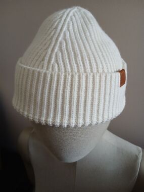 GANT White Ribbed Beanie Hat  with Brown Tab